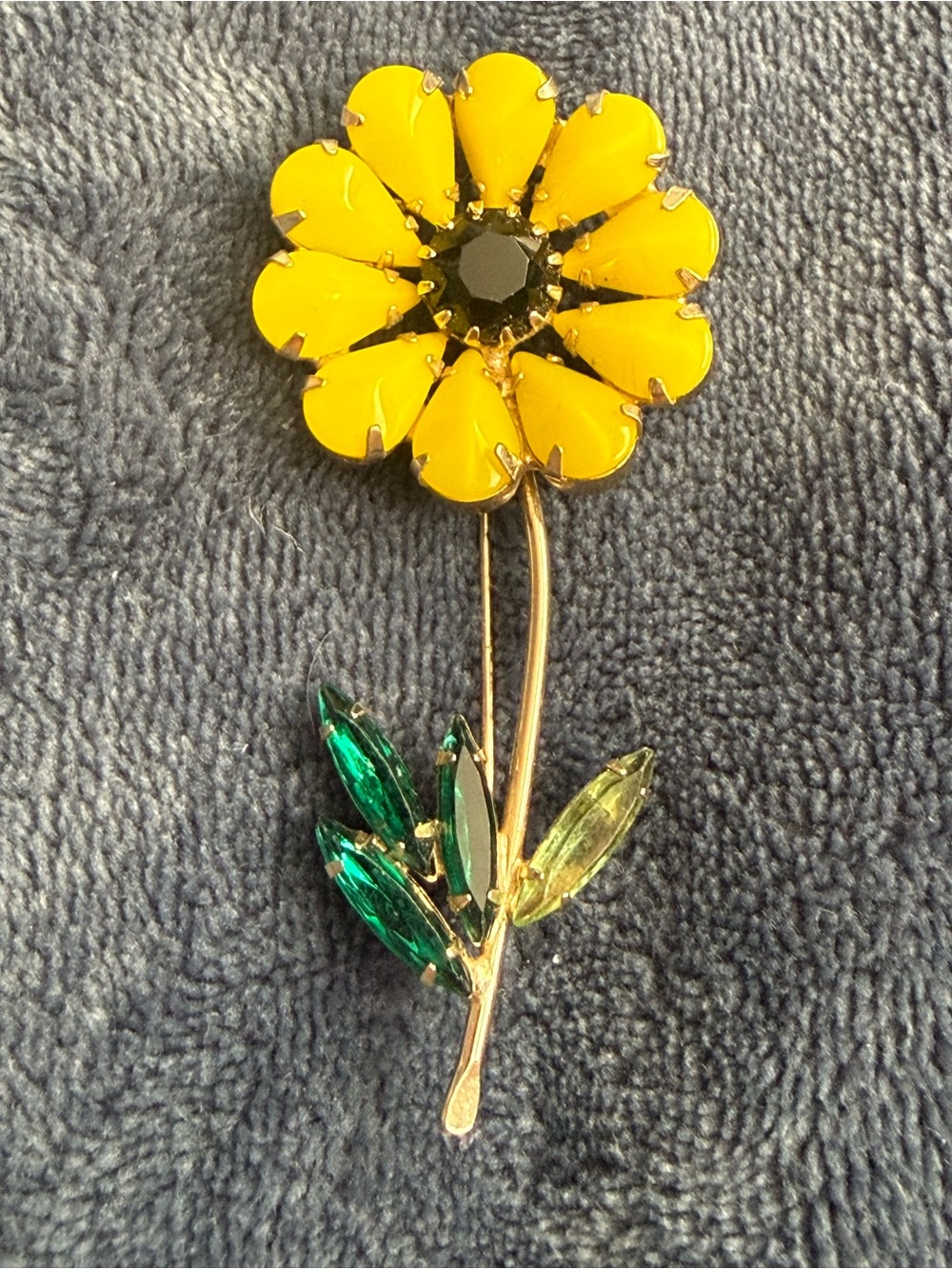 Vintage Daisy Brooch with rhinestones